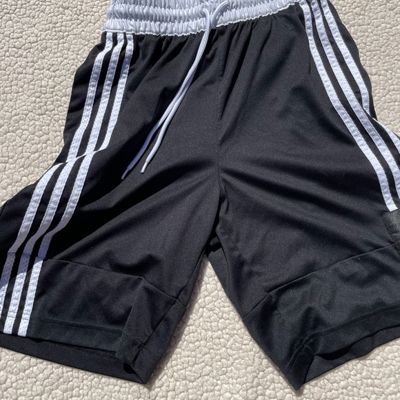 ❣️❤️ Adidas Basketball Shorts Small ❤️❣️ - Picture 5 of 5